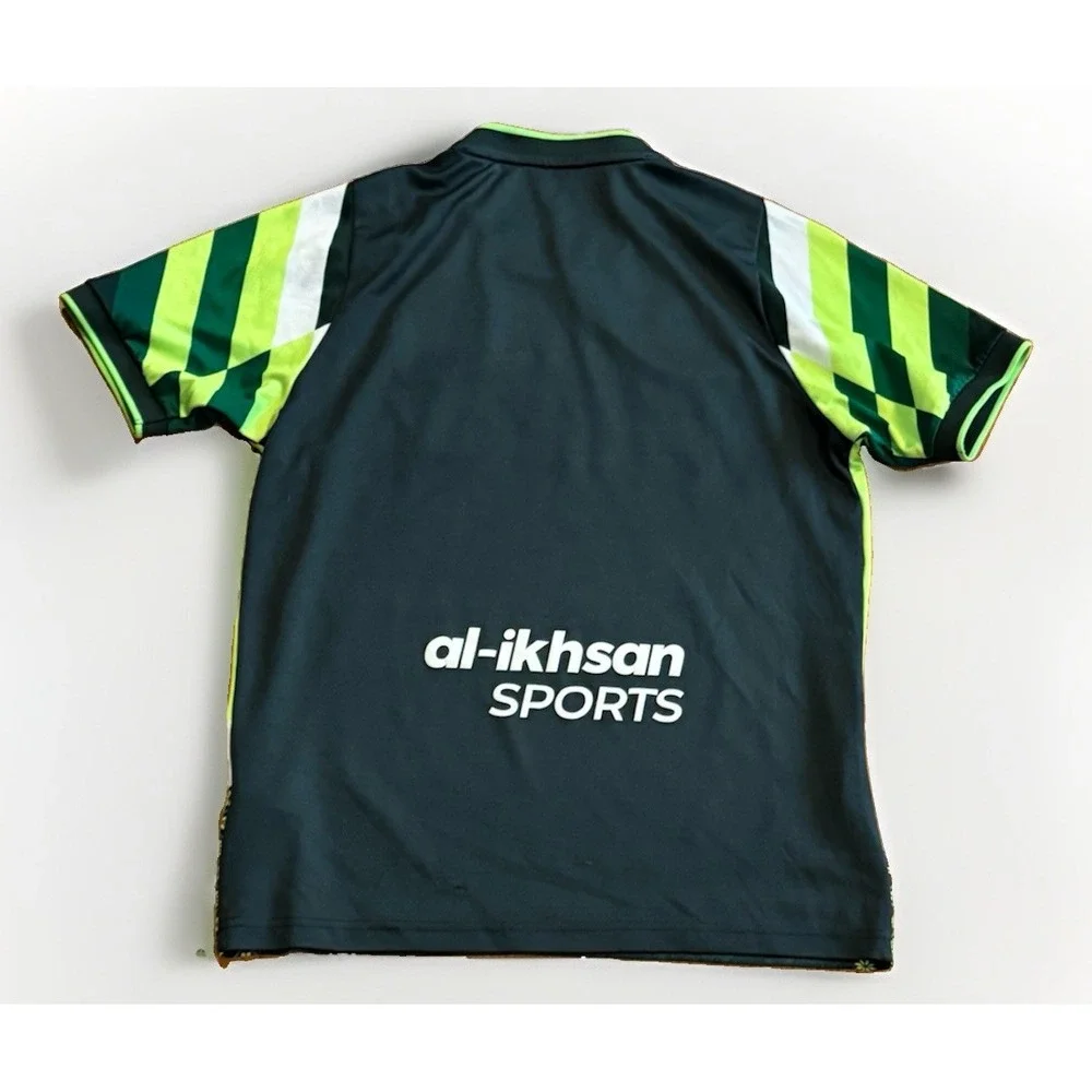 Melaka UNITED HOME FOOTBALL SHIRT SIZE L ADULT Soccer Jersey
